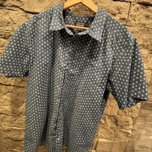 Men’s L Patagonia Organic Cotton Button Up T-Shirt